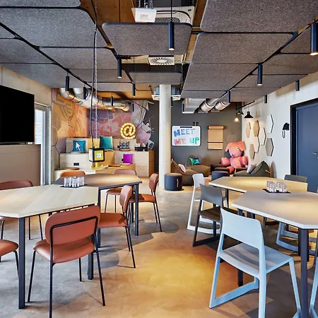 Moxy Hotel 3*
