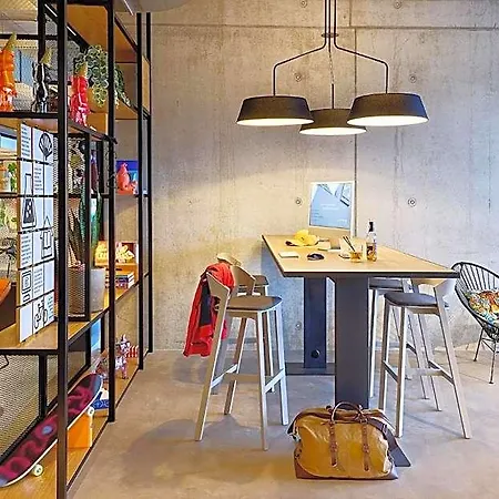 Moxy 3*