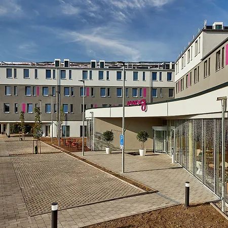 Moxy 3*
